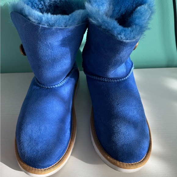 UGG Youth Bailey Button Boots Size 6 Cobalt Blue - Picture 2 of 7